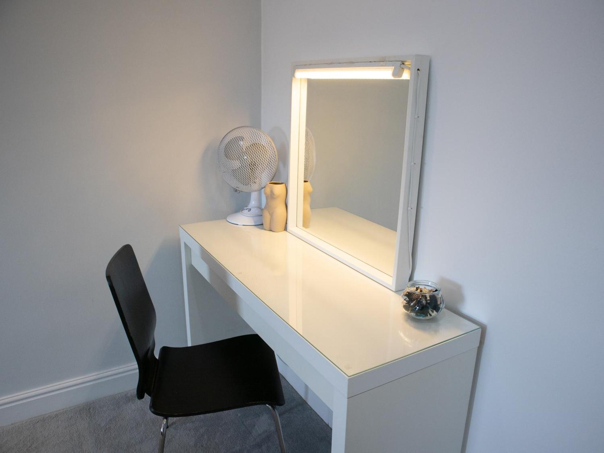 Bright Private Terrace - Free Private Parking - Tv - Wifi - Netflix Apartman Croydon kerület Kültér fotó