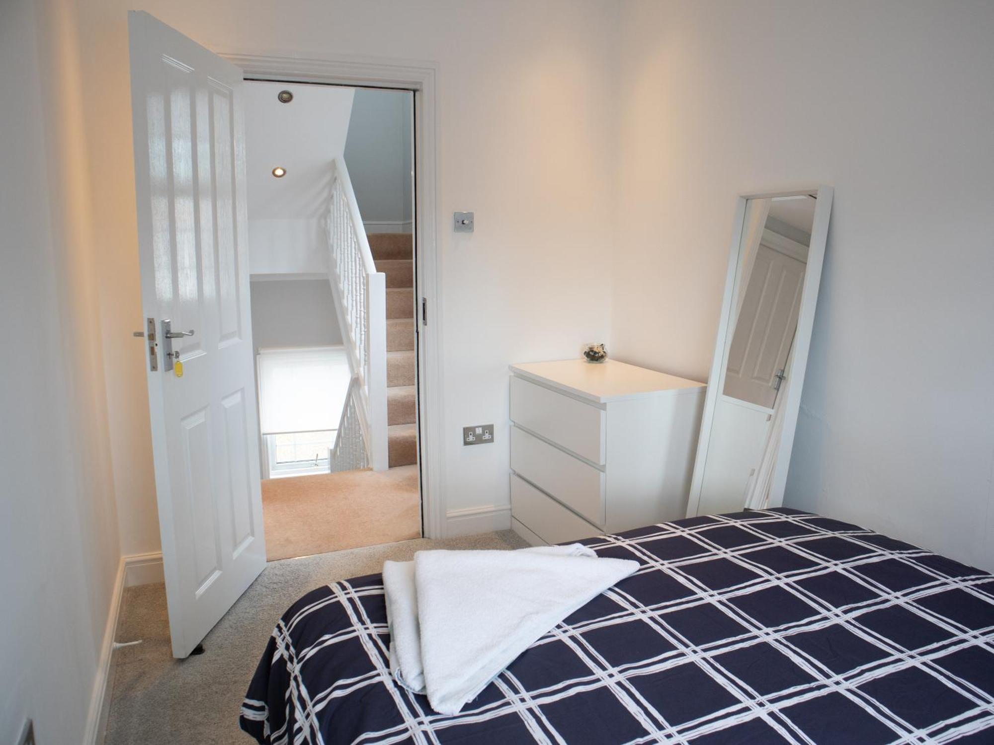Bright Private Terrace - Free Private Parking - Tv - Wifi - Netflix Apartman Croydon kerület Kültér fotó
