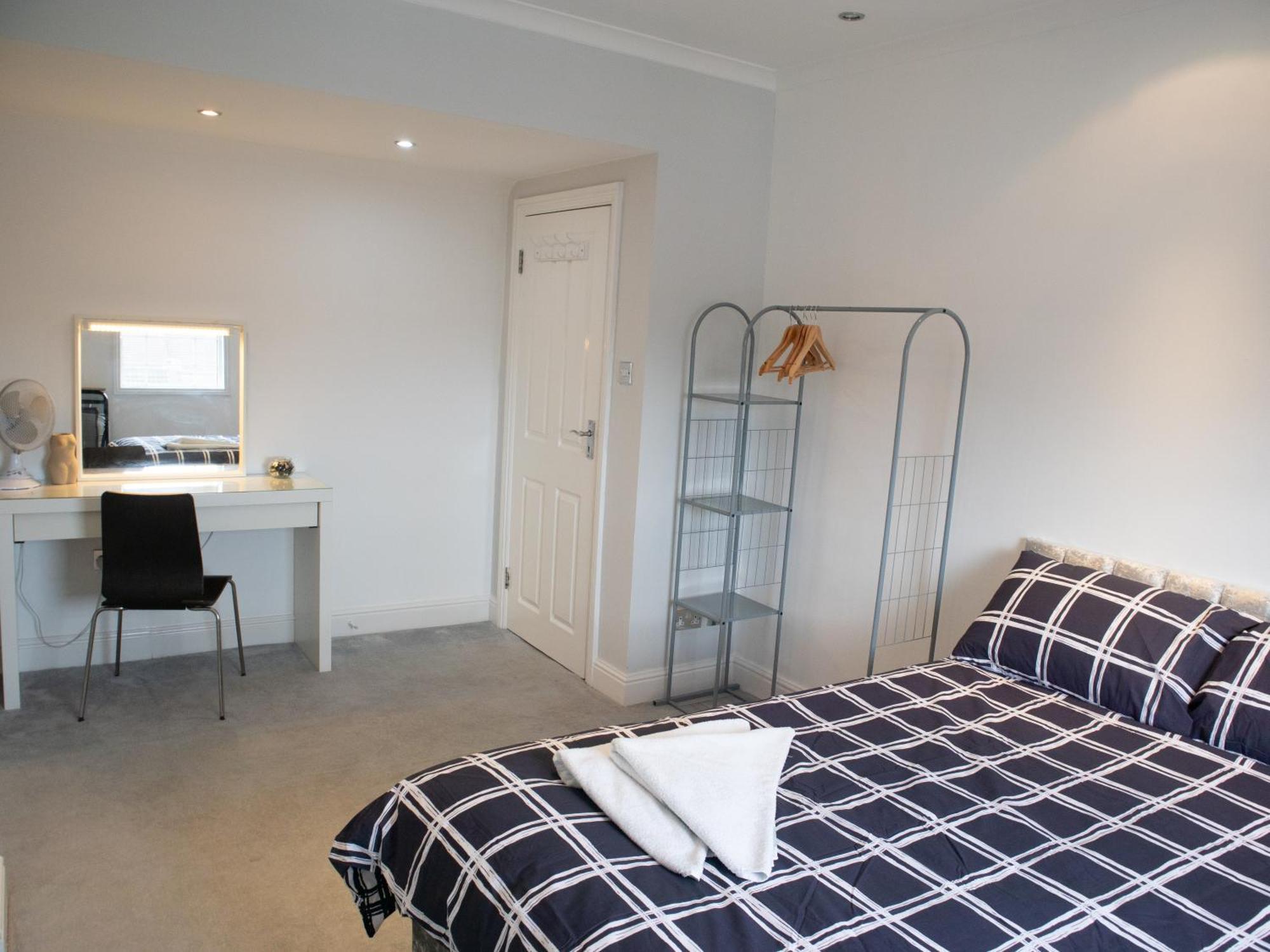 Bright Private Terrace - Free Private Parking - Tv - Wifi - Netflix Apartman Croydon kerület Kültér fotó